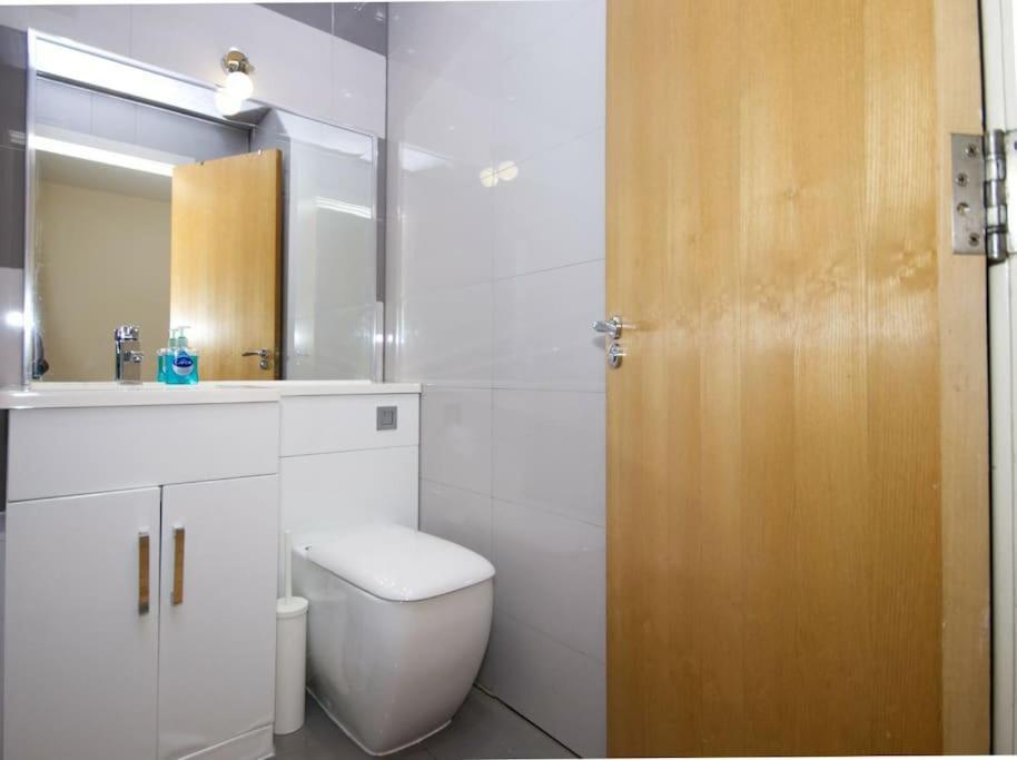 Alluring 2 Bedroom Leeds City Centre Apartment- Self Check-In,Balconied Apartment מראה חיצוני תמונה